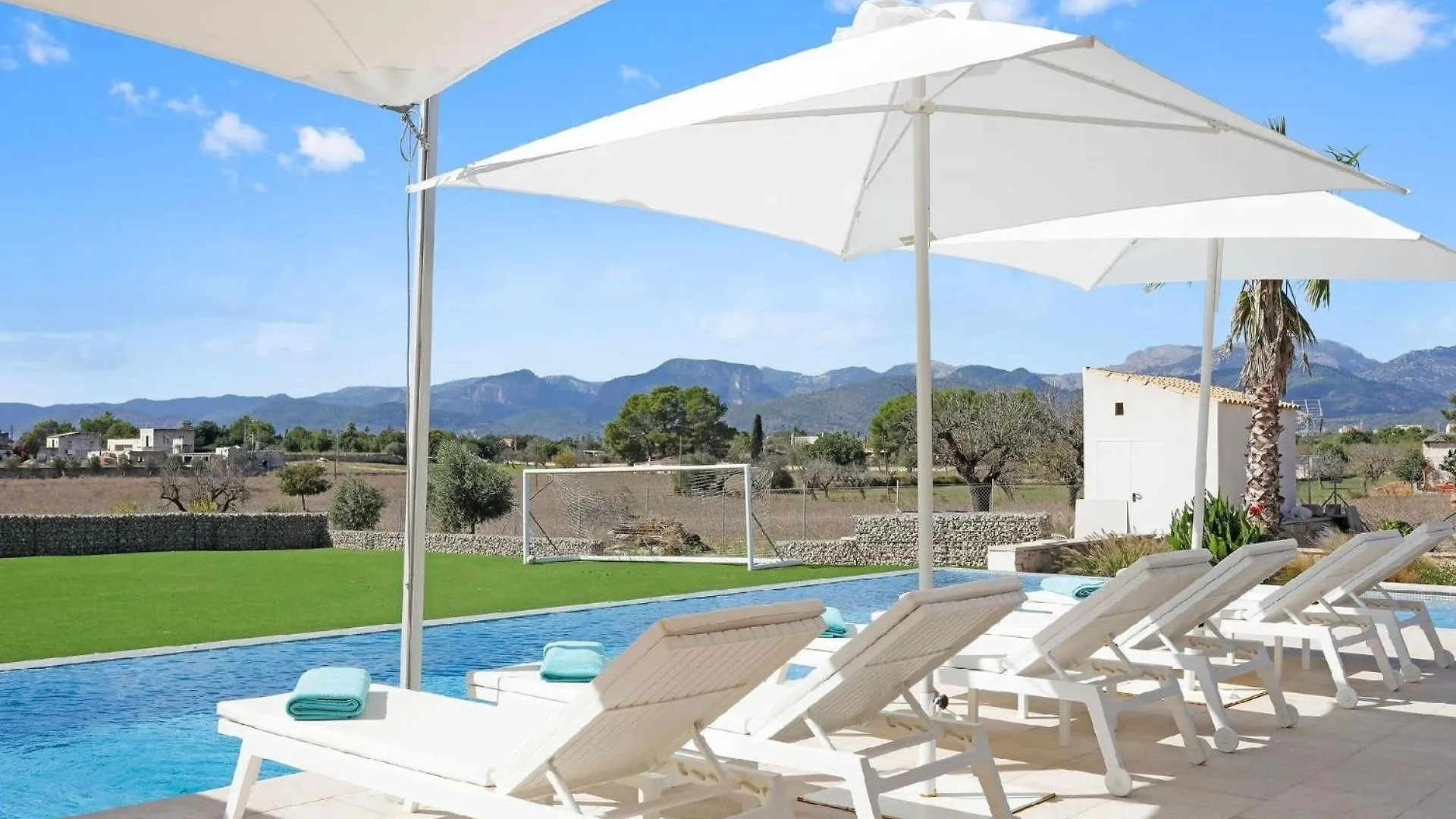 Luxurioese Finca Mit Pool In Inca Fuer 8 Personen